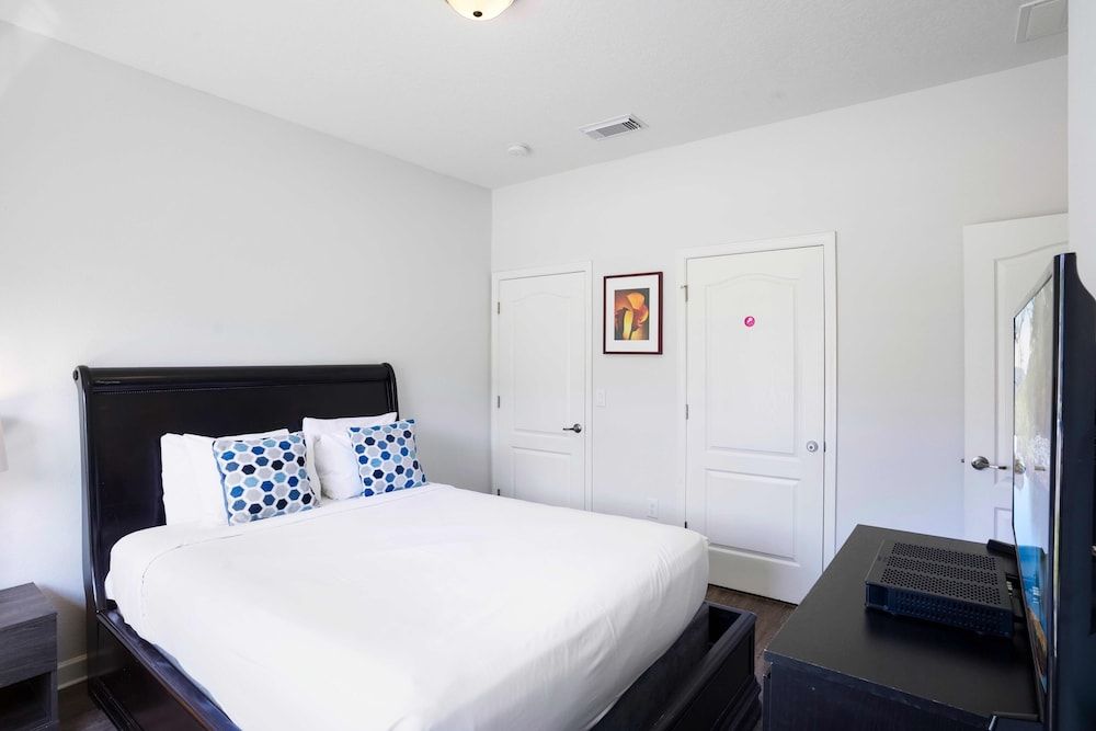 undefined Private Pool Getaway! Near Theme Parks!