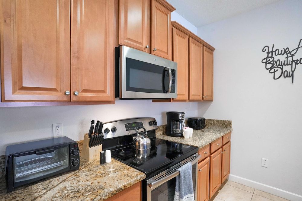 Private Pool Getaway! Near Theme Parks! House (4 Bedrooms) 14