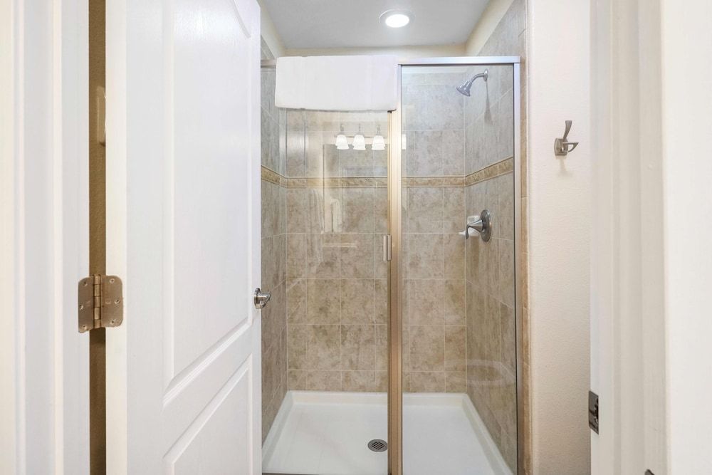 Private Pool Getaway! Near Theme Parks! House (4 Bedrooms) 18