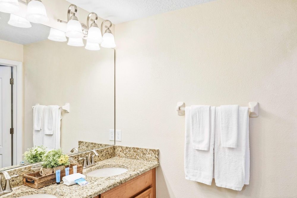 Private Pool Getaway! Near Theme Parks! House (4 Bedrooms) 19