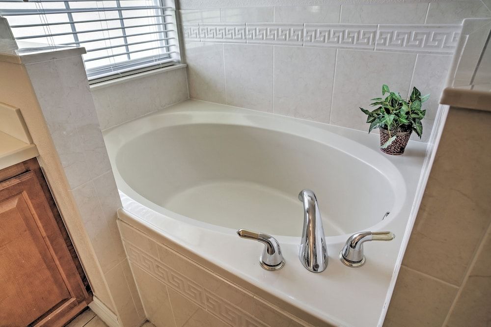 undefined Kissimmee Getaway w/ Lanai, 4 Mi to Disney World! 9