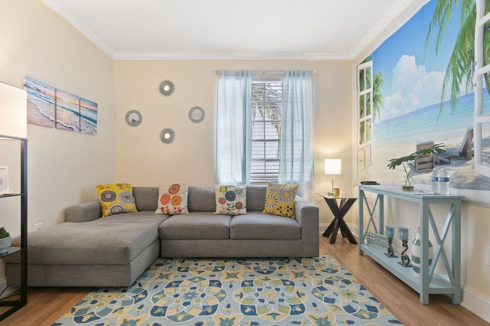 undefined 2 Bedroom Deluxe Apt on Collins Ave 2