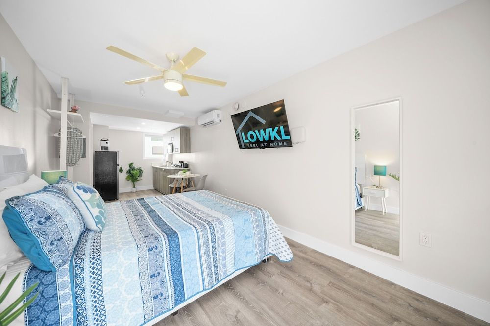 Samantha Apartments by Lowkl Standard Queen Studio w/ Kitchen 4