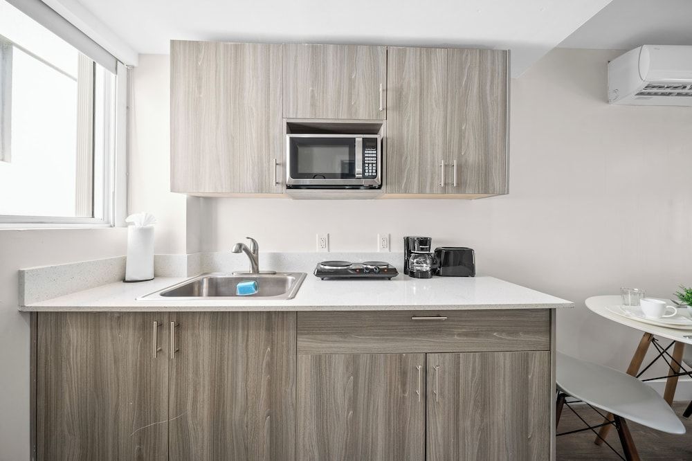 Samantha Apartments by Lowkl Standard Queen Studio w/ Kitchen 8