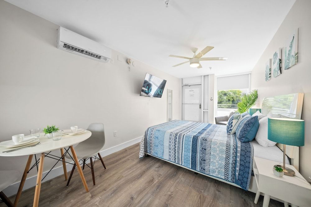 Samantha Apartments by Lowkl Standard Queen Studio w/ Kitchen 5