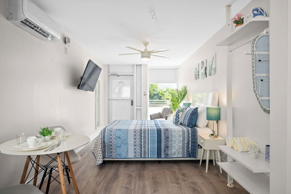 Samantha Apartments by Lowkl Standard Queen Studio w/ Kitchen 2