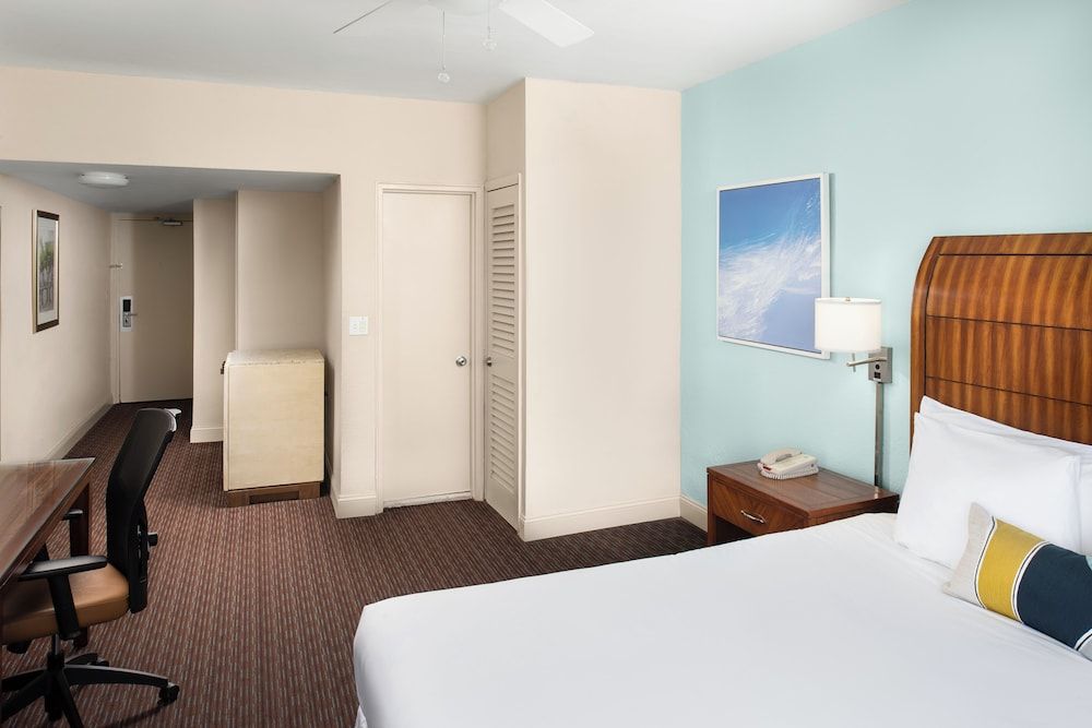 Sherry Frontenac Oceanfront Hotel City View King 5