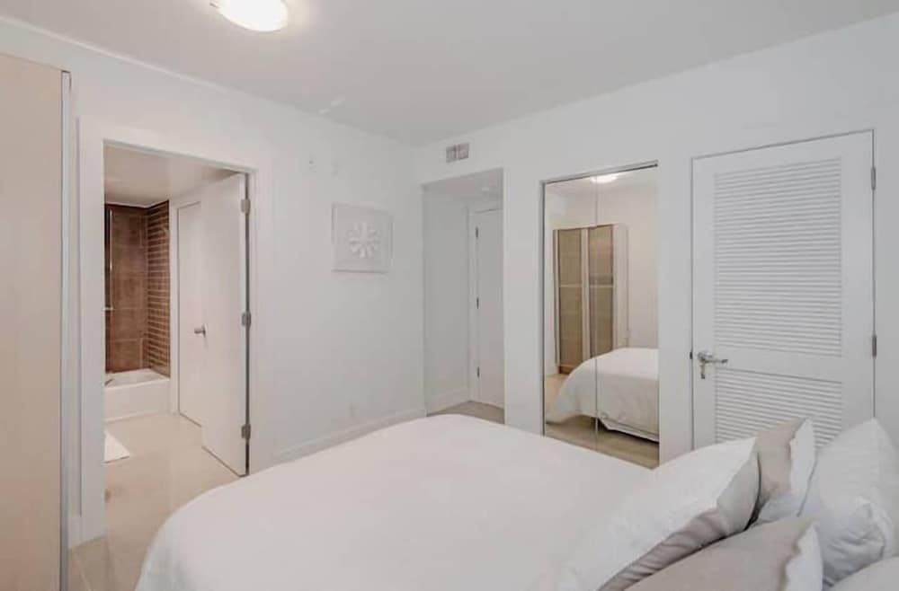 One of a Kind - Ocean View Luxury Condo Apartment, 2 Bedrooms 2