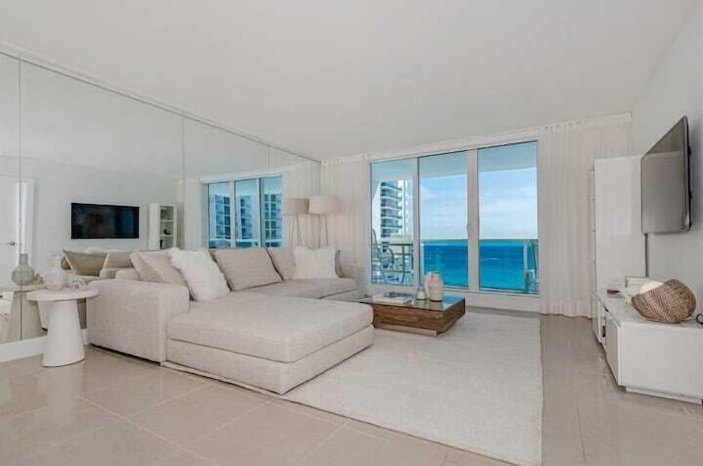 One of a Kind - Ocean View Luxury Condo Apartment, 2 Bedrooms 8