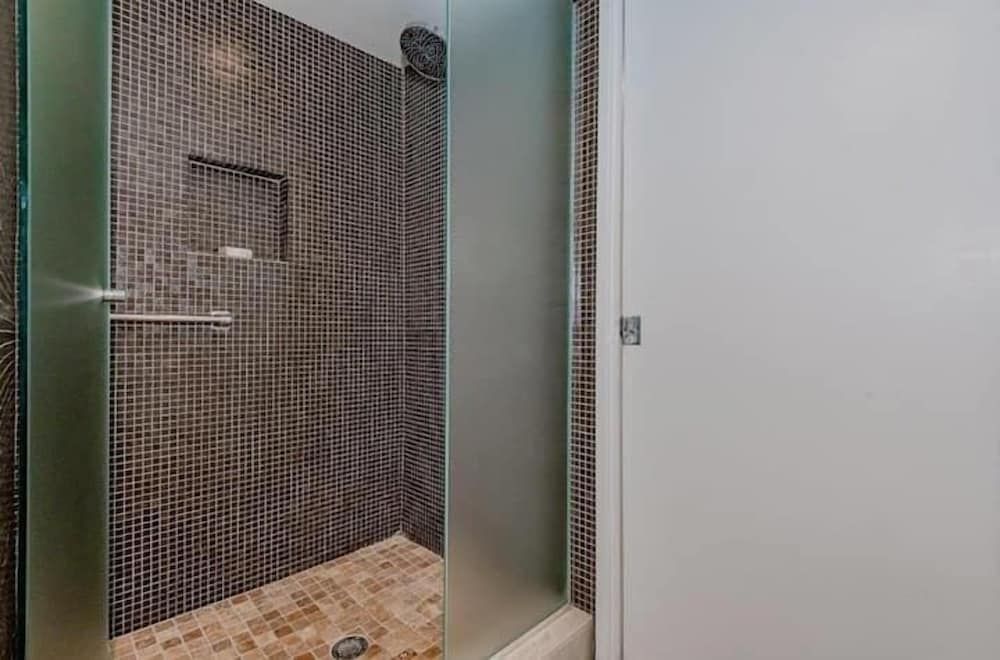 One of a Kind - Ocean View Luxury Condo Apartment, 2 Bedrooms 4