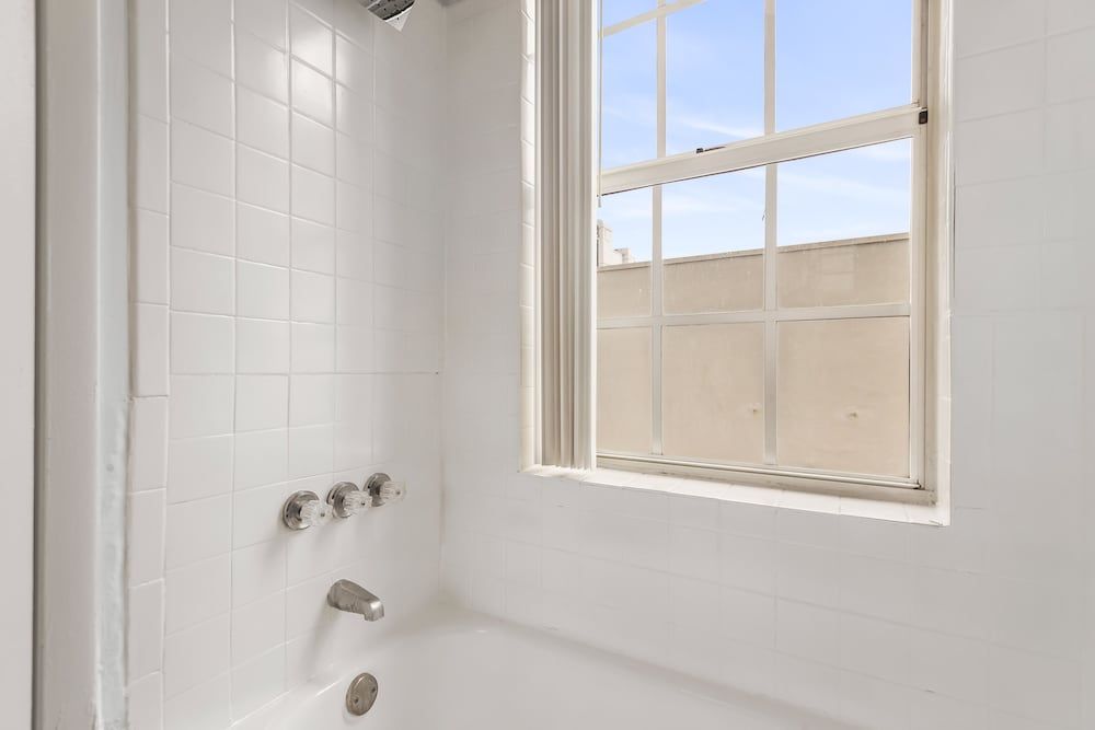 Deluxe Beach Apt Apartment, Multiple Beds 17