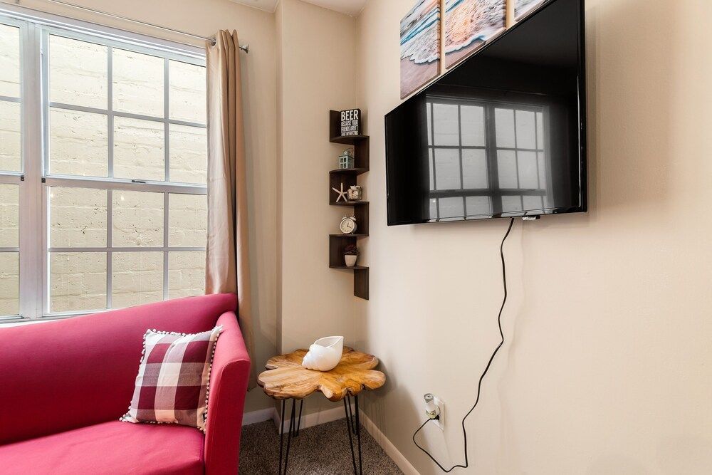 Deluxe Beach Apt Apartment, Multiple Beds 15