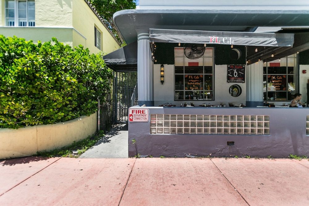 undefined Deluxe Beach Apt 3