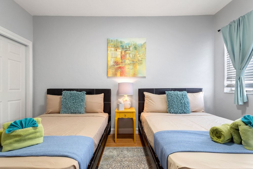 undefined Deluxe Beach Apt 6