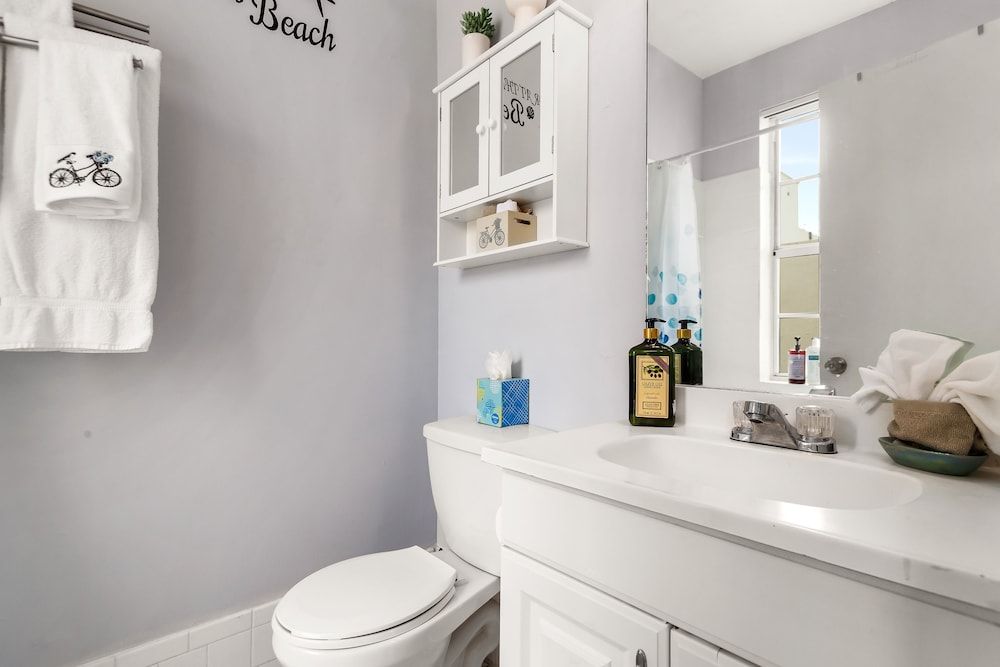 Deluxe Beach Apt Apartment, Multiple Beds 19