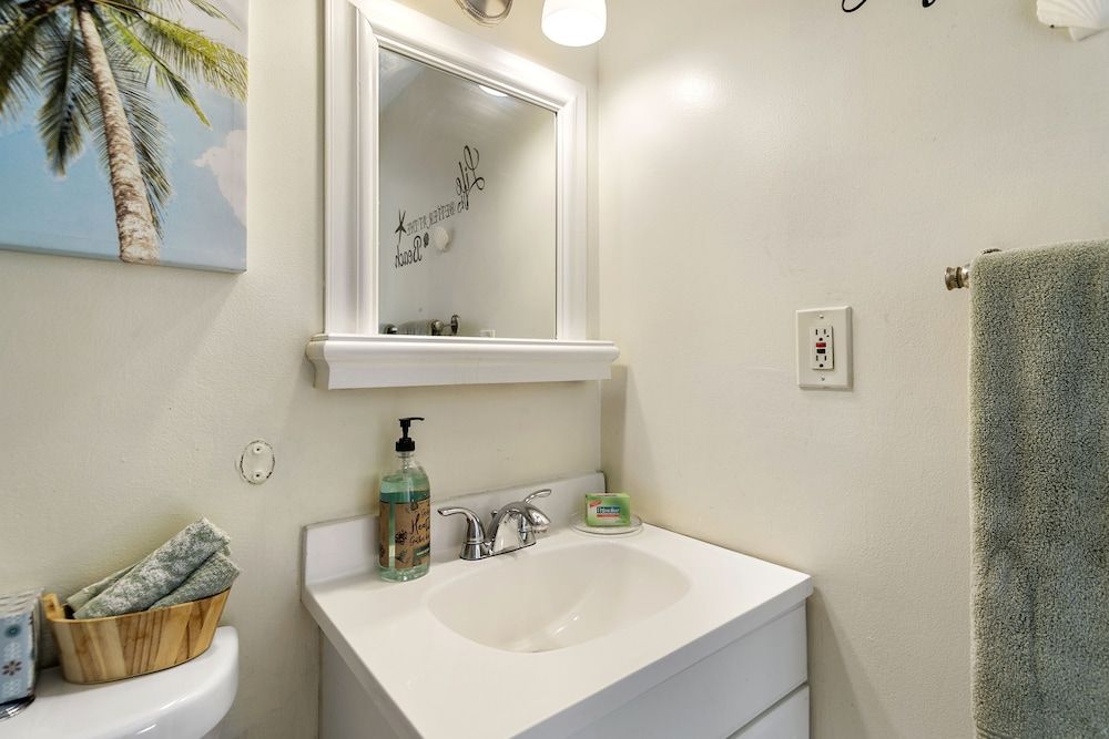 2 bedroom 2 bath apt in South Beach Comfort Apartment 9