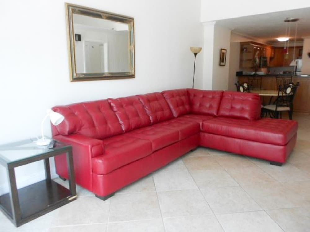 Castle Beach Private Family Apartment, Multiple Beds, City View 5