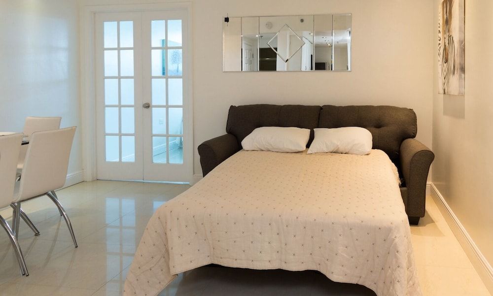 Castle Beach Club Apartments Condo 10