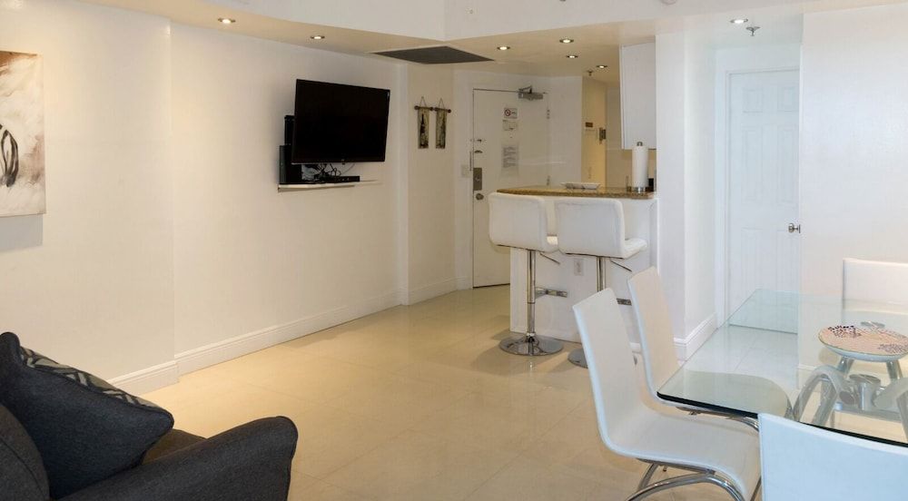 Castle Beach Club Apartments Condo 8