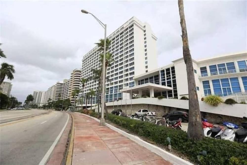 undefined Castle Beach Club Apartments 6