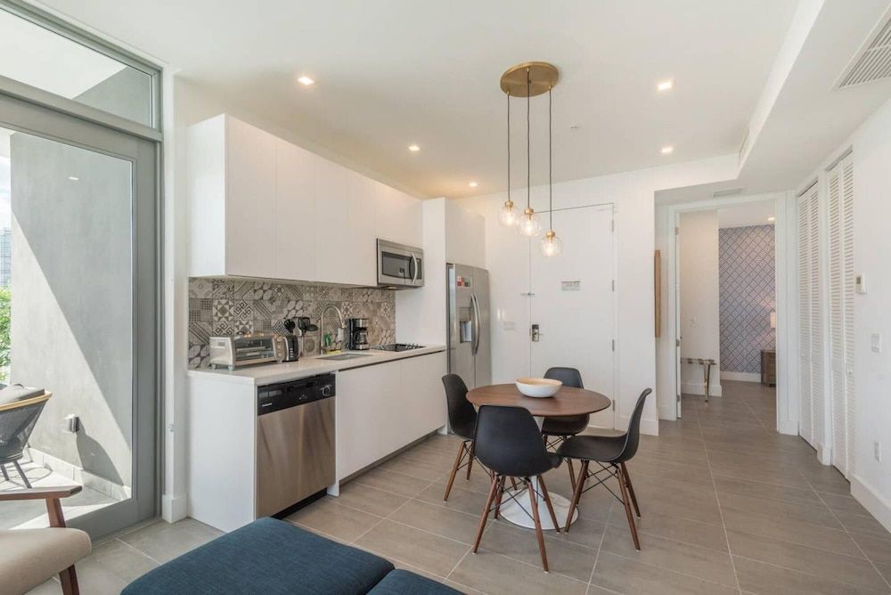 undefined Stylish 2 Bedroom apt in South Beach 5