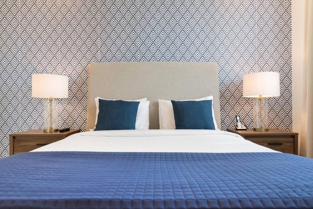 undefined Modern Apartment in South Beach 9