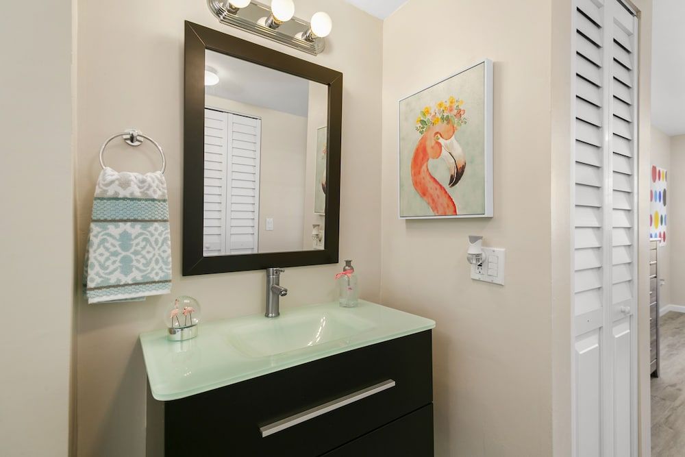 2Bed 2Bath with Patio on 11 Collins ave Condo, Beach View 9