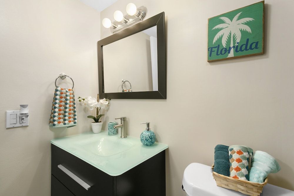 2Bed 2Bath with Patio on 11 Collins ave Condo, Beach View 10