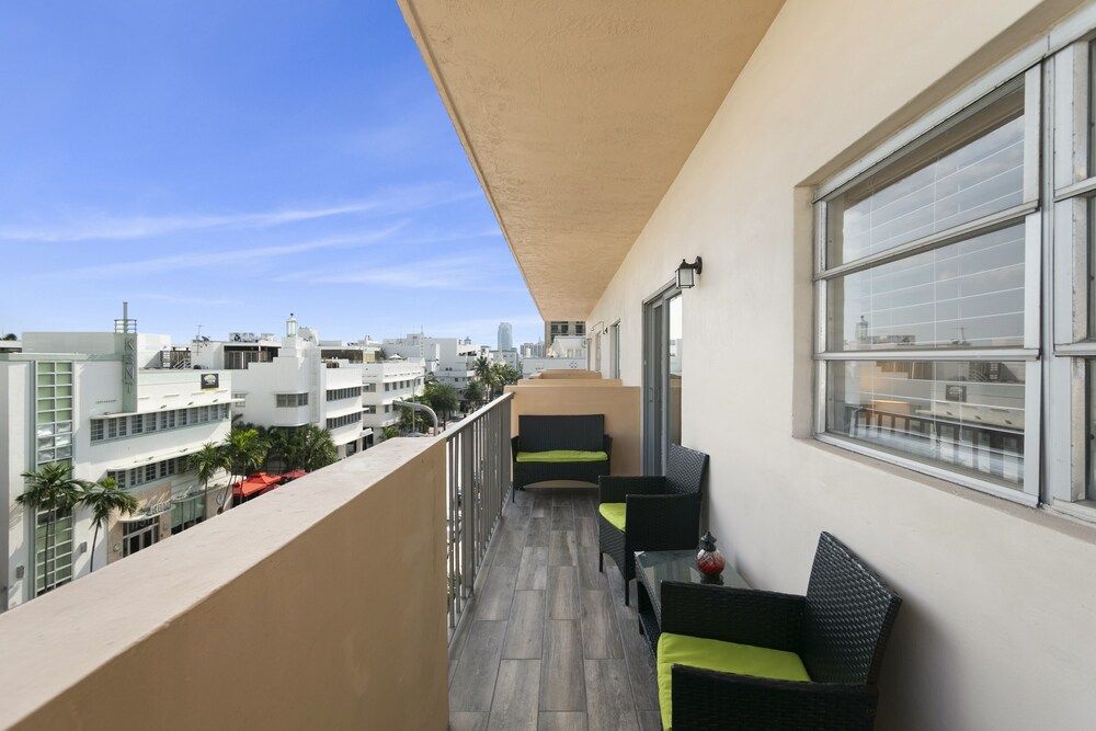 2Bed 2Bath with Patio on 11 Collins ave Condo, Beach View 6