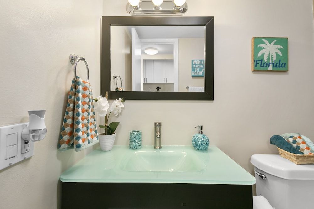 2Bed 2Bath with Patio on 11 Collins ave Condo, Beach View 7