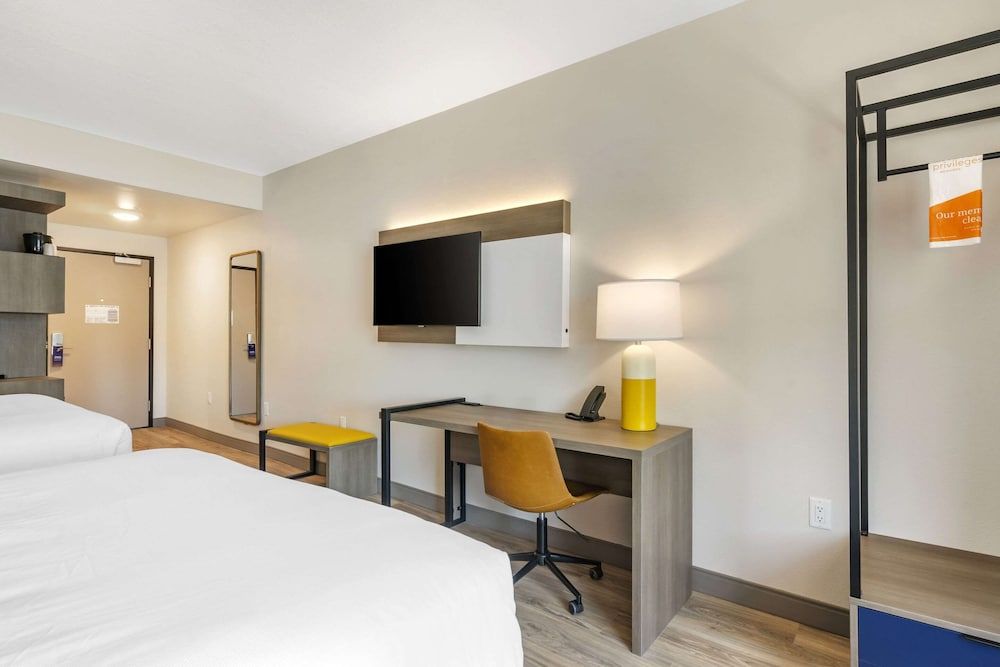 Comfort Inn & Suites New Port Richey Downtown District Room, 2 Queen Beds, Accessible, Non Smoking 3