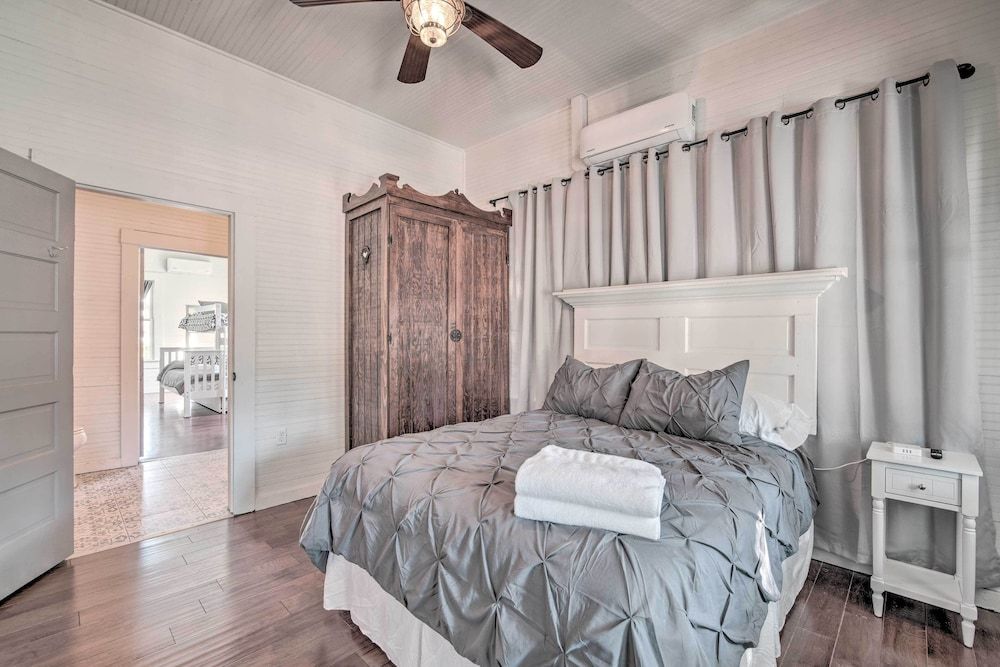 House (2 Bedrooms)