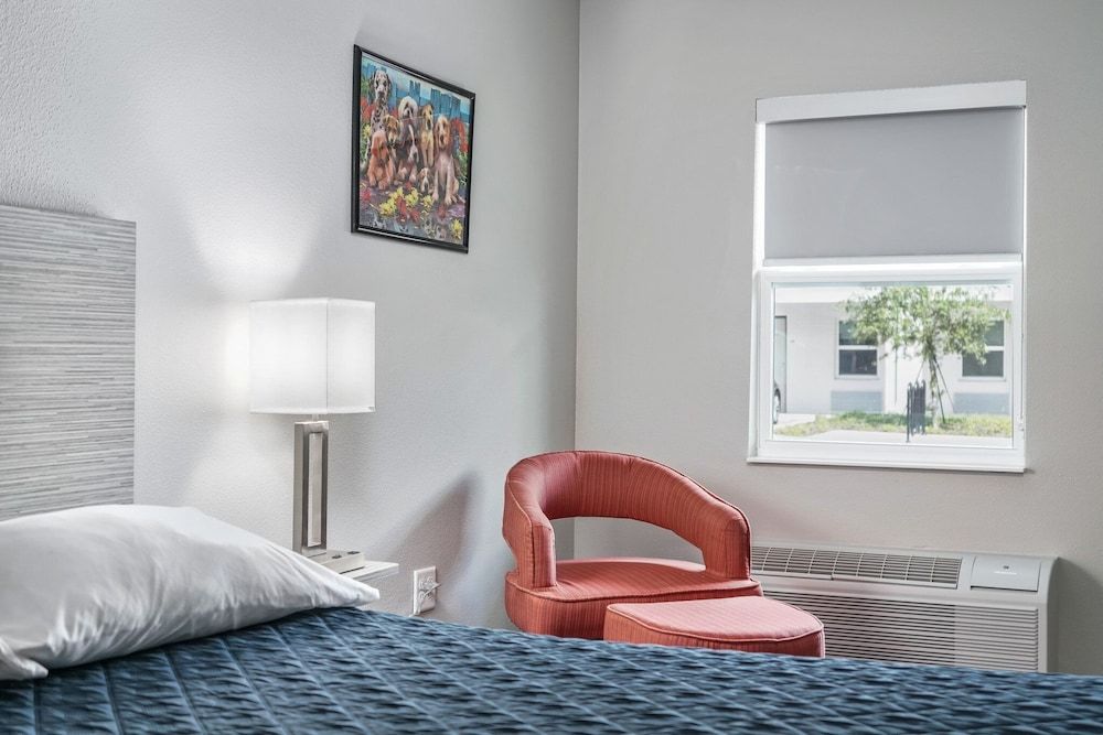 Ocala Suites Deluxe Suite With Full Kitchen-ADA (Walk-In Shower) A