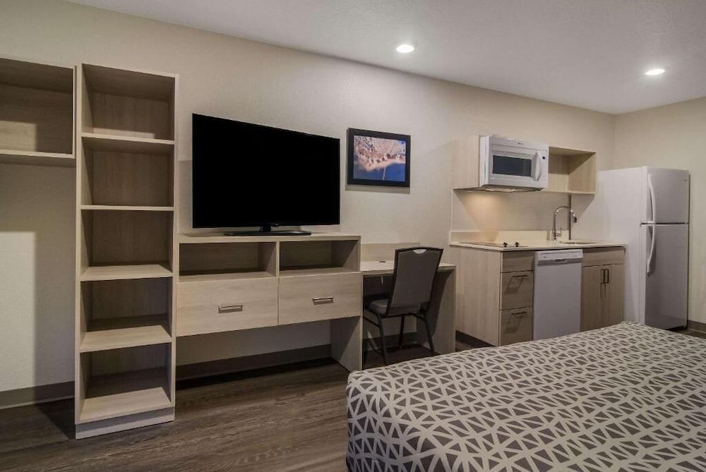 Woodspring Suites Jacksonville Orange Park Queen Suite w/ Dishwasher (Dishes/Cookware Included) 5