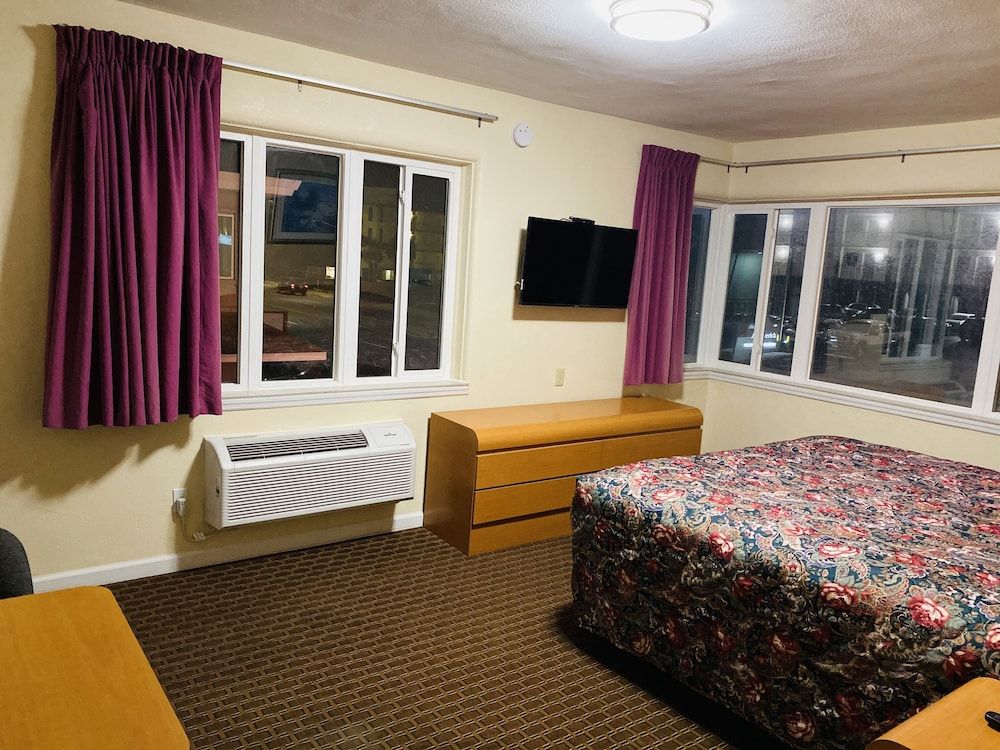 A1A Super Inn Standard Room, 1 King Bed 2