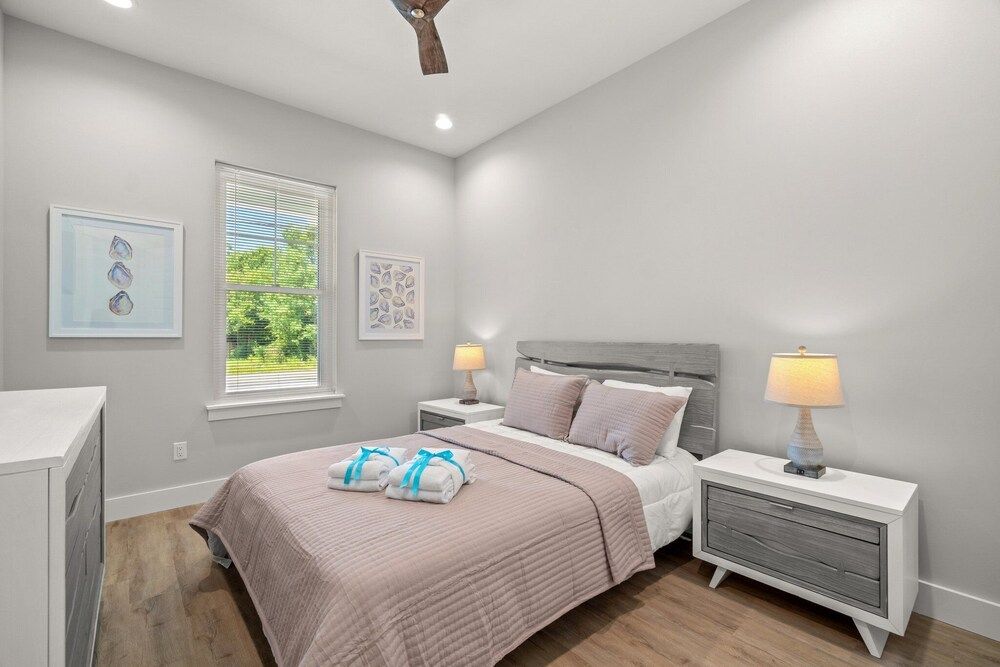 House, Multiple Beds, Pool Access, Pool View (310 Paridiso Place)