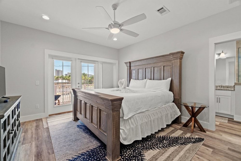 House, Multiple Beds (4101 Choctaw St)