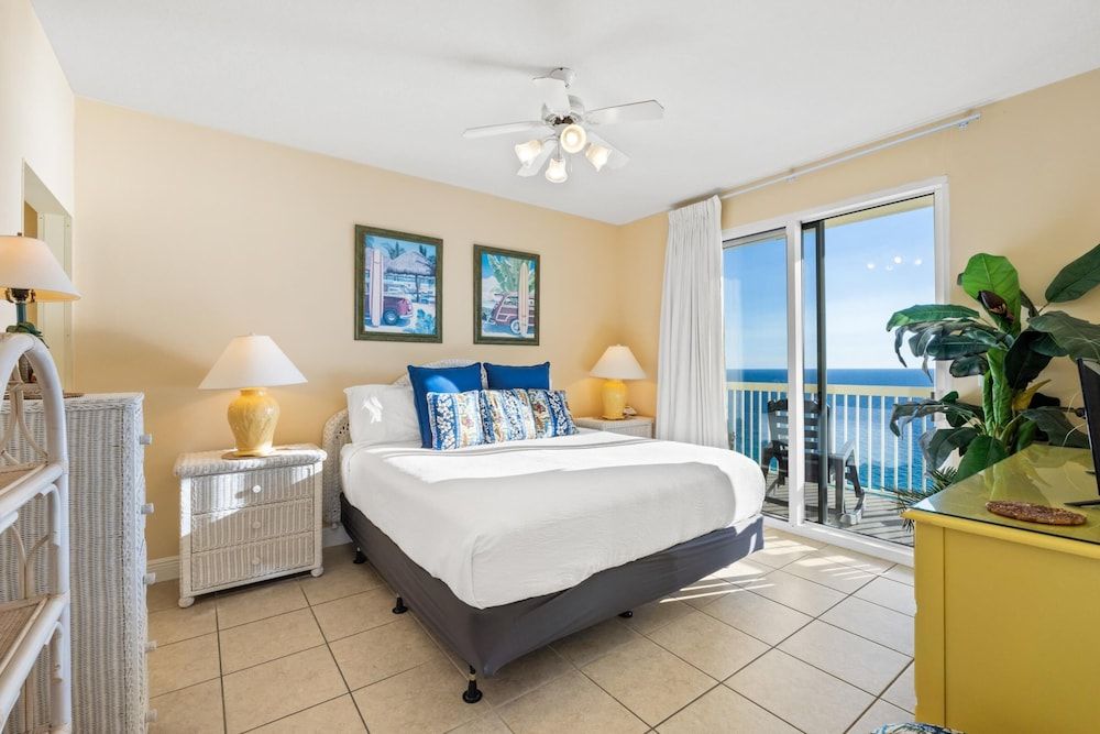 Condo, 2 Bedrooms, Sea View (2105)