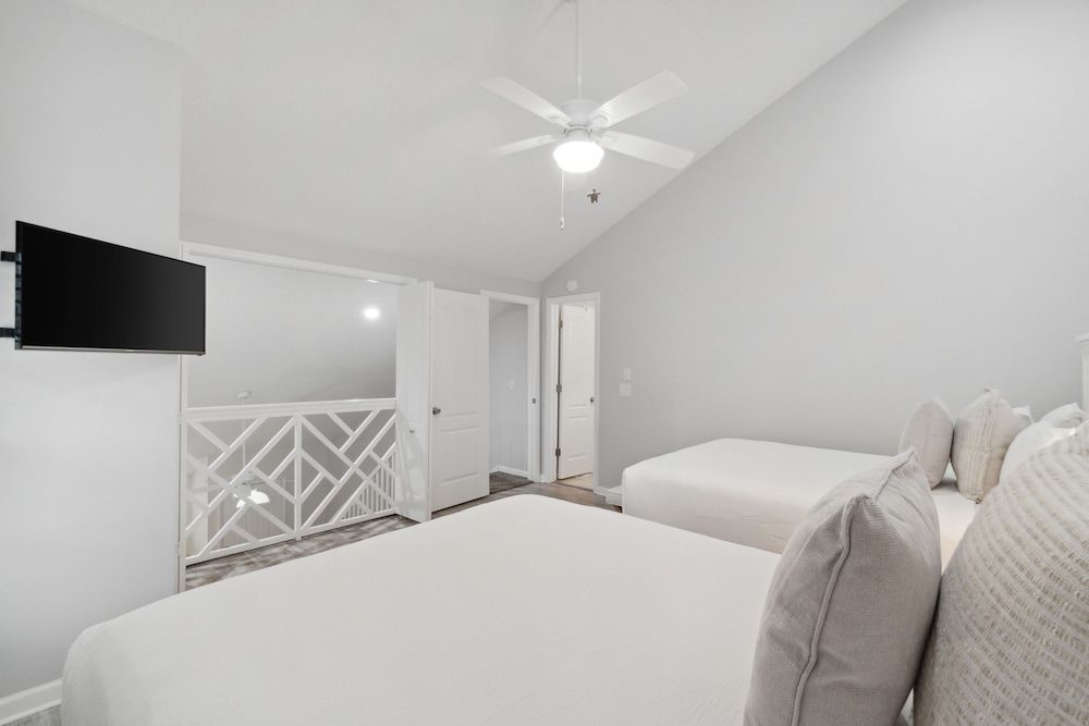 Condo, 2 Bedrooms (72B)