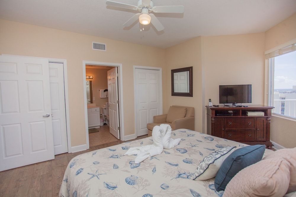 Condo, 3 Bedrooms