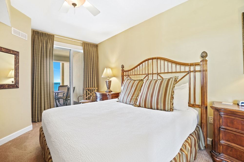 Condo, 3 Bedrooms, Ocean View, Beachfront (1-1109)