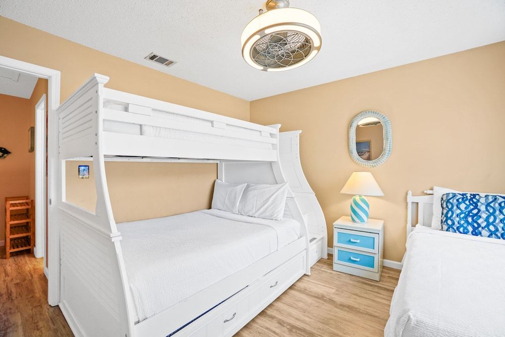 Condo, 2 Bedrooms (V2)