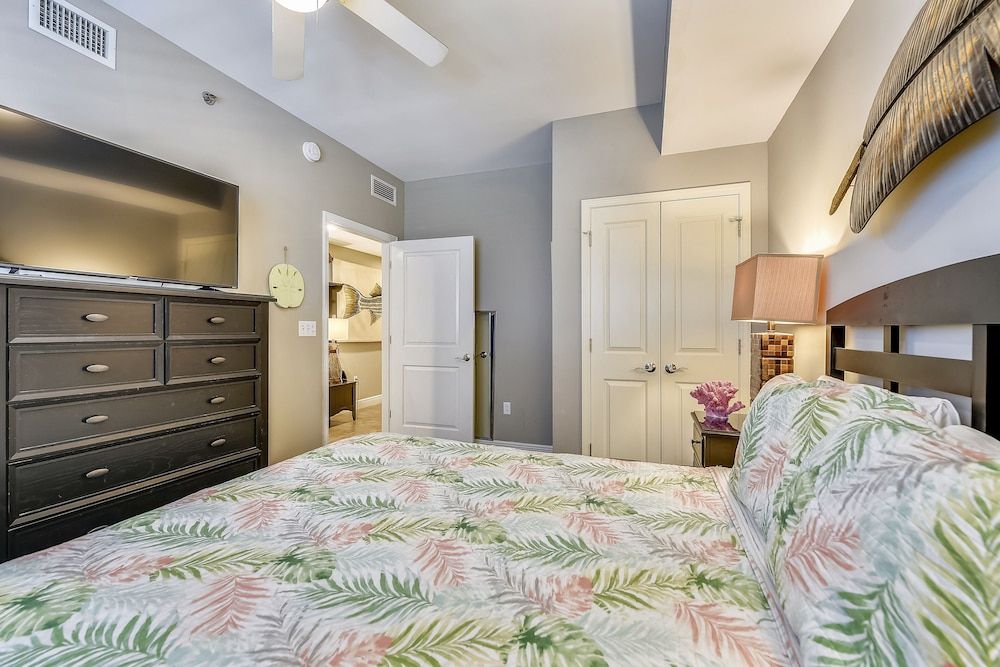 Condo, 2 Bedrooms, Balcony, Oceanfront (1702)