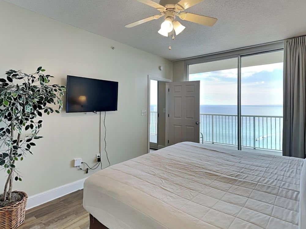 Condo, 3 Bedrooms, Balcony, Ocean View (T2 1204 - No Pets)