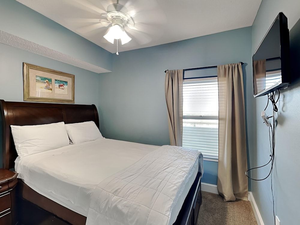 Condo, 3 Bedrooms, Balcony, Ocean View (T2 2005 - No Pets)