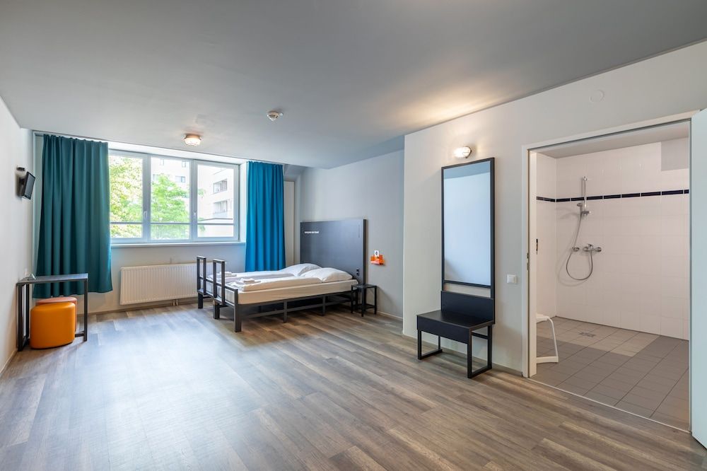 a&o Wien Hauptbahnhof Twin Room 6
