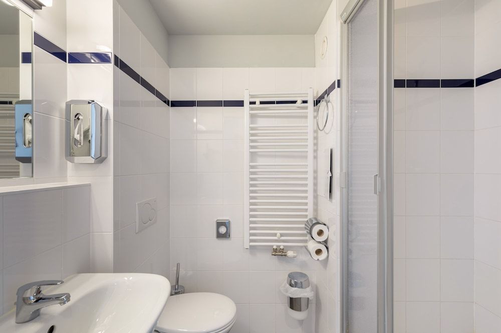 a&o Wien Hauptbahnhof Twin Room 9