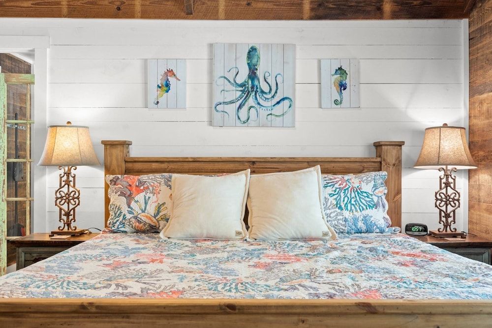 Condo (The Cozy Cottage (3/2))
