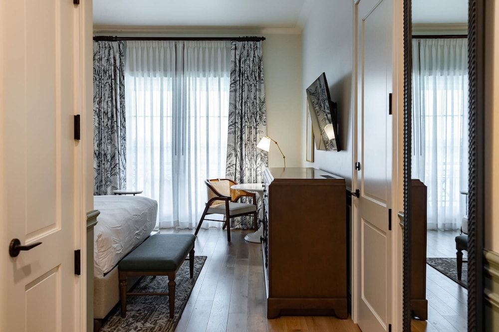 Camp Creek Inn Room, 1 King Bed 7