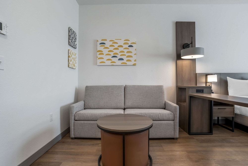 Suite, 1 King Bed with Sofa bed, Non Smoking